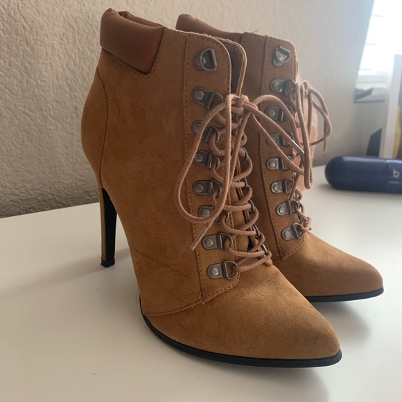 Selling these brown pointed heal boots. - Picture 2 of 4